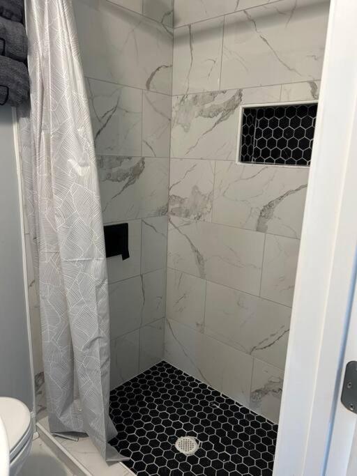 Comfy Lower Lvl Apt With Jetted Tub Near Uptown And Unc Charlotte Exterior foto