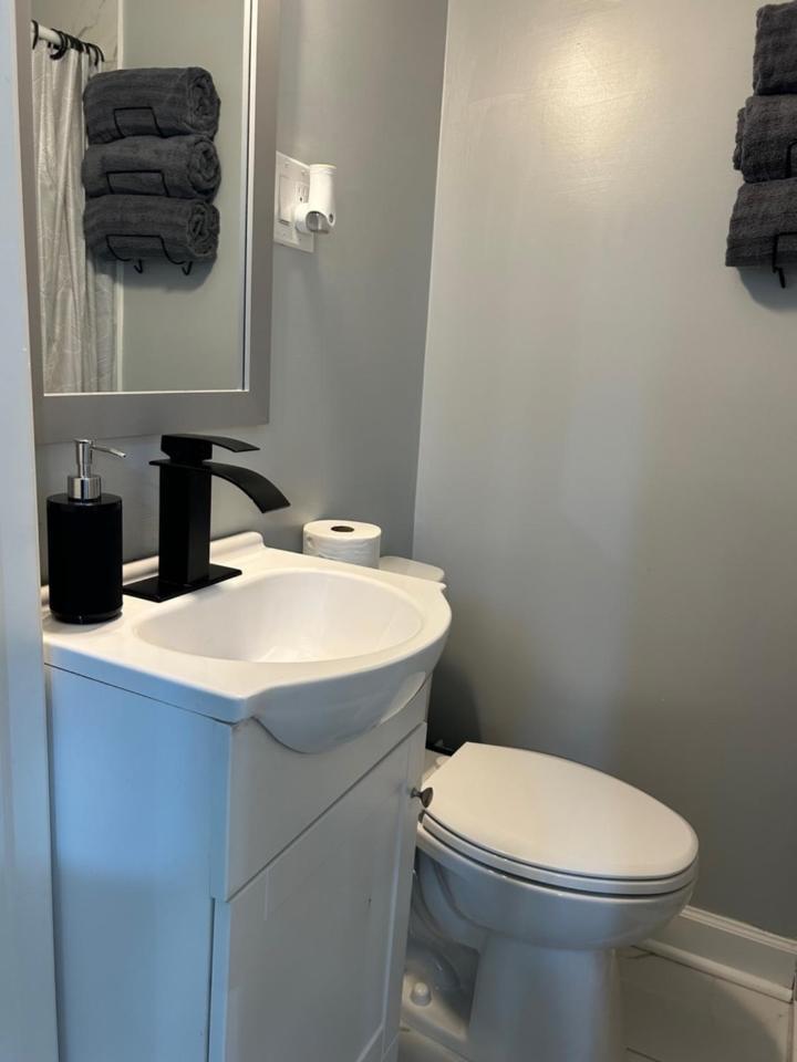 Comfy Lower Lvl Apt With Jetted Tub Near Uptown And Unc Charlotte Exterior foto